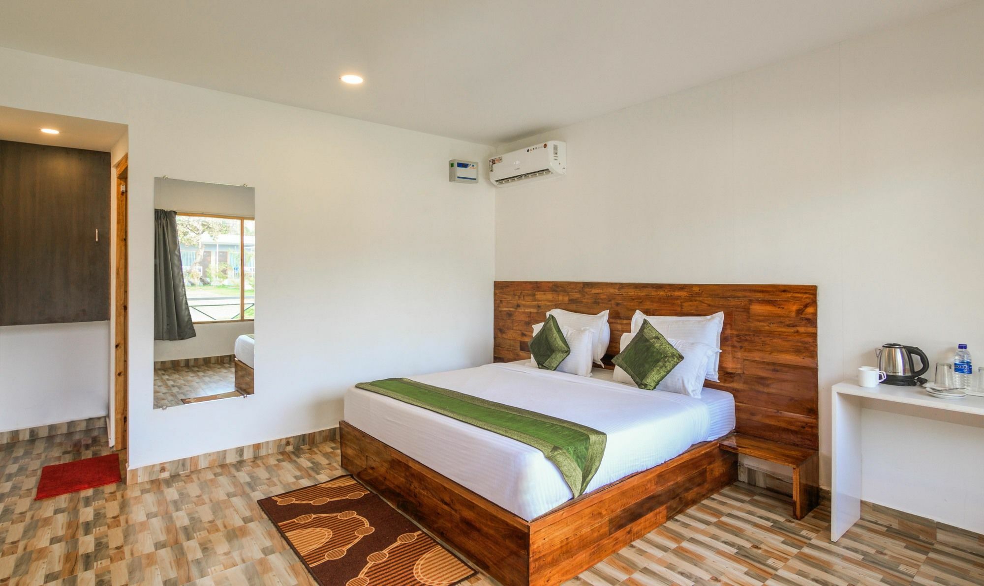 Treebo Lands End Beach Resort Morjim Buitenkant foto